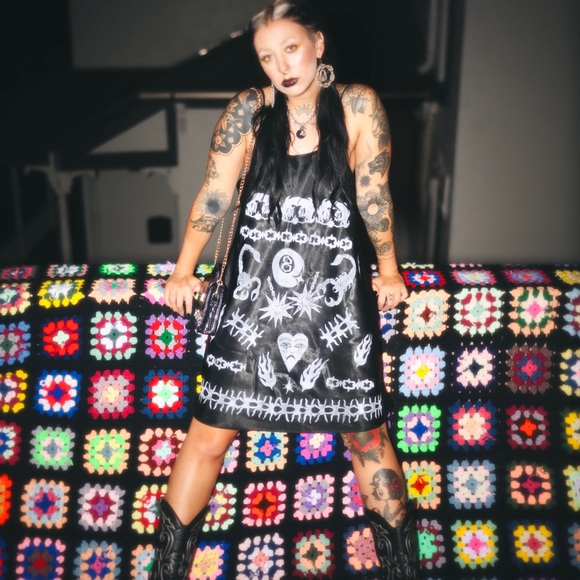 ♰ Vintage black silk slip dress with prints ♰ - Picture 1 of 4